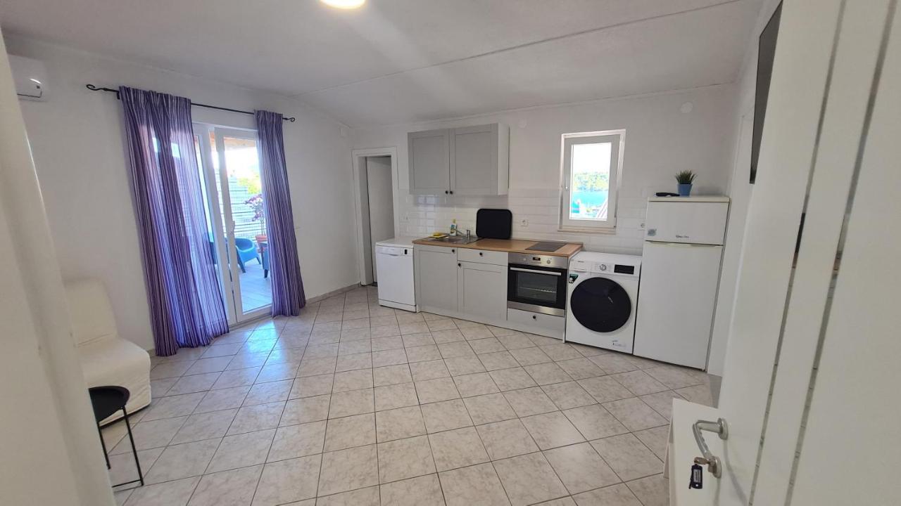 Apartmani Mlinar-One Bedroom Seaview เกรบัชติซา ภายนอก รูปภาพ